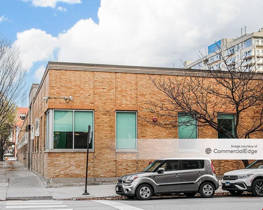 965 West Chicago Avenue