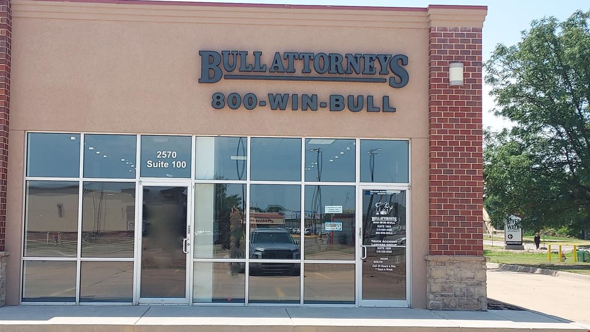 HIGH VISIBILITY RETAIL END CAP FOR SUBLEASE