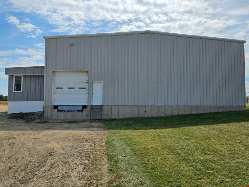 Industrial Building w/ 22.33 Acres