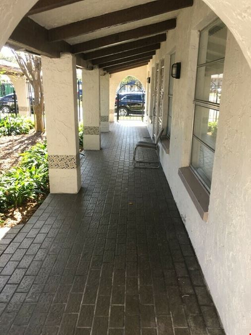 MEDICAL AND PROFESSIONAL OFFICE IN CLEARWATER