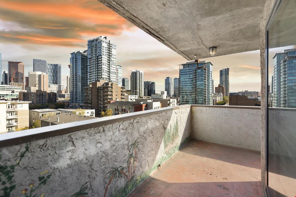 Modern Two-Level Penthouse Condo with Views of Downtown Calgary