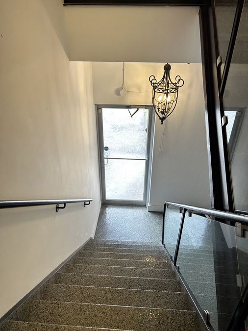 25 Lesmill Rd, North York, ON M3B 2T3