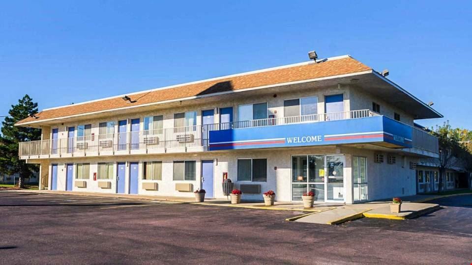 Motel 6 Mitchell