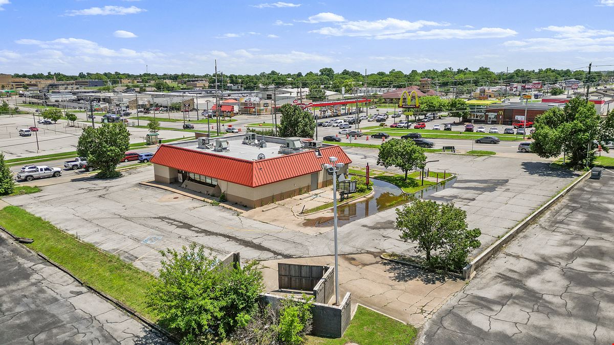 Freestanding Drive-Thru Restaurant Building in Tulsa, OK