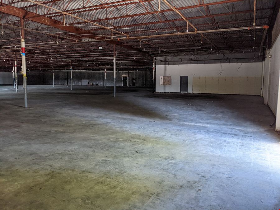 950 W Market St