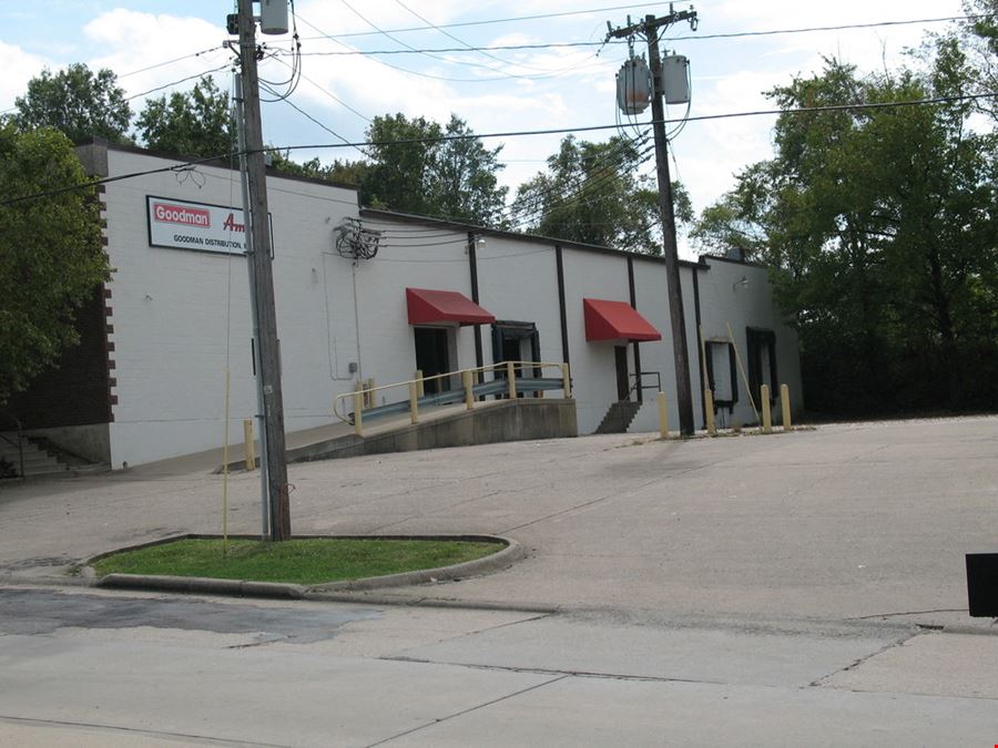 21,980 SF Commercial Industrial Building With Offices & Showroom