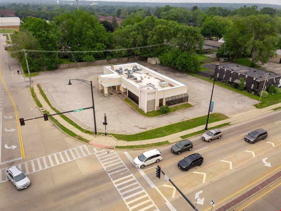 Freestanding Drive-Thru Restaurant Building in Rockford, Illinois