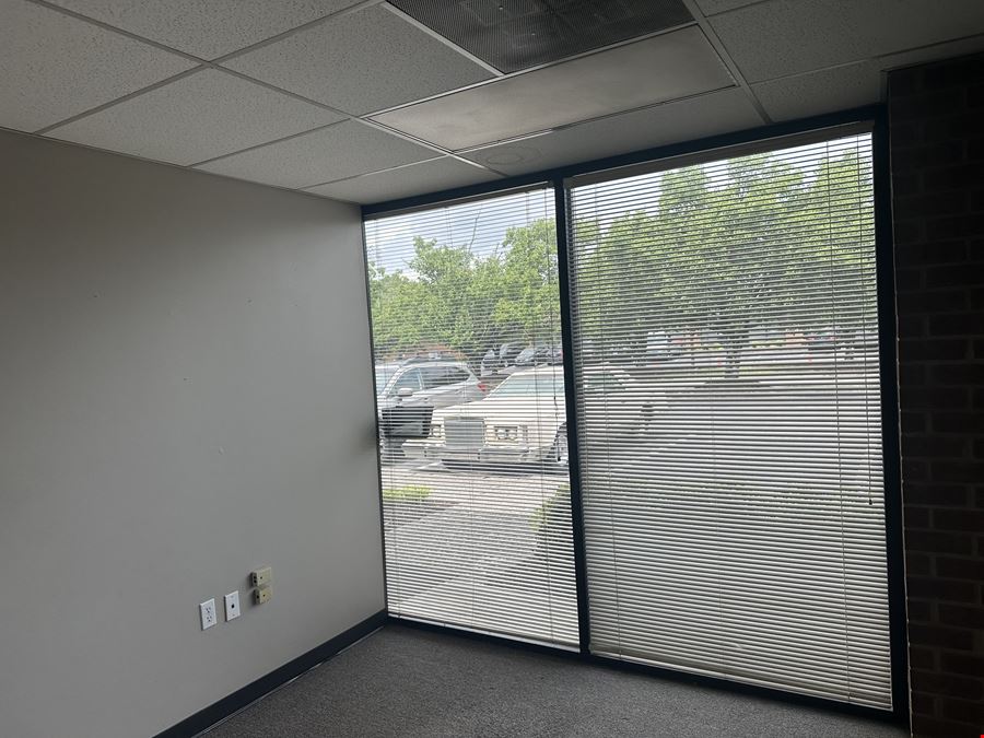Office/Flex/800 sf Warehouse/700 Office/West Knoxville