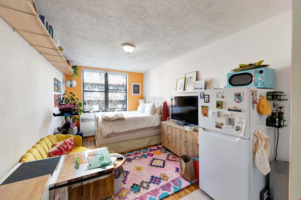 317-319 West 22nd Street