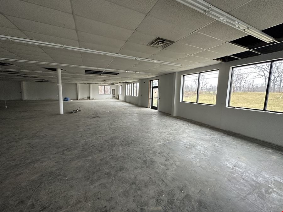 3310 Southwestern Blvd -  2,275+/- SF Retail Opportunity