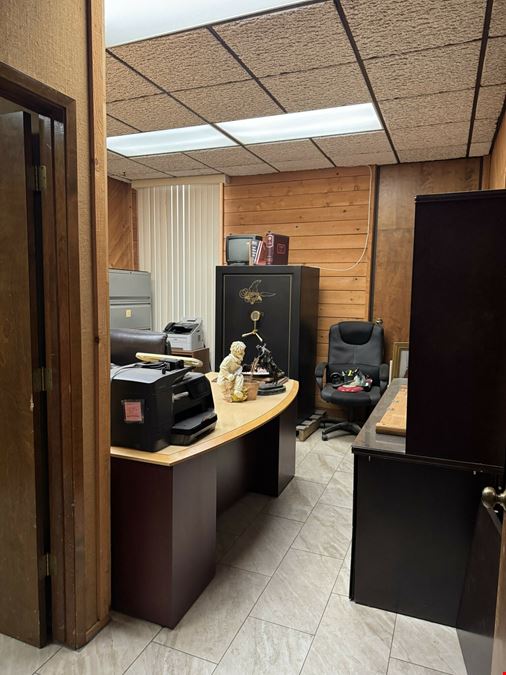Former Attorney Office in Excellent Condition in Visalia, CA