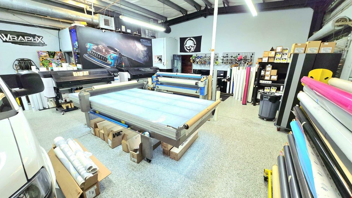 Incredibly Rare Retail/Flex on a Major Road!