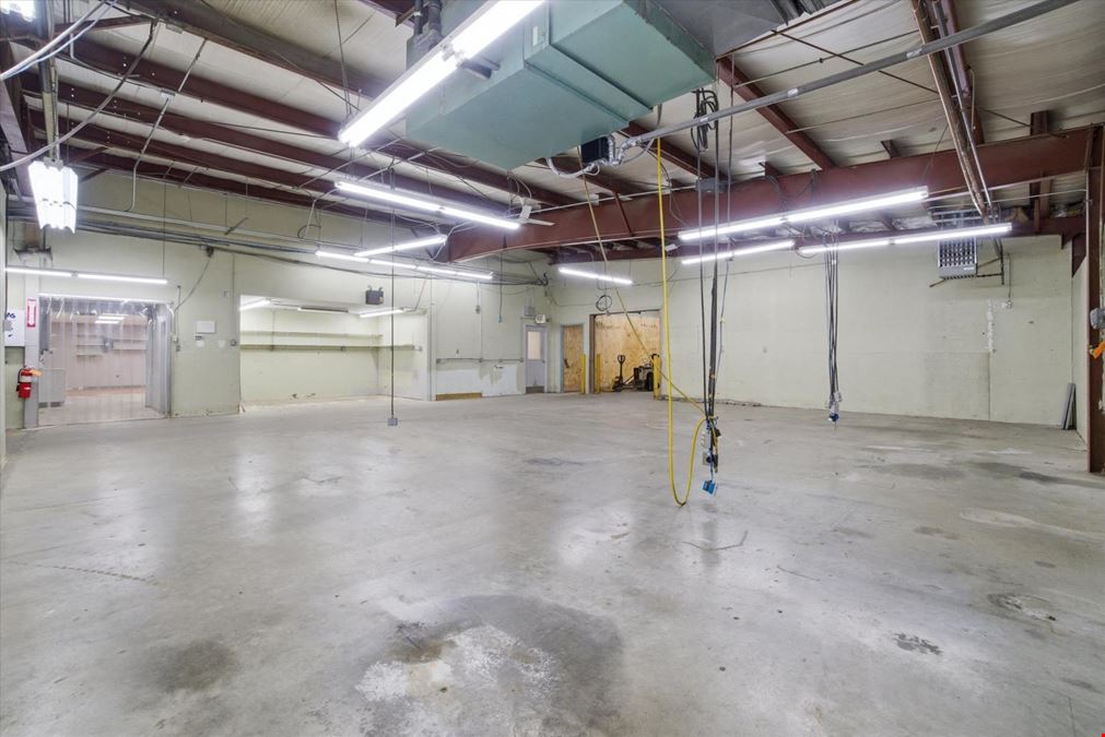 ±24,568 SF Industrial/Flex Building Near MA Border