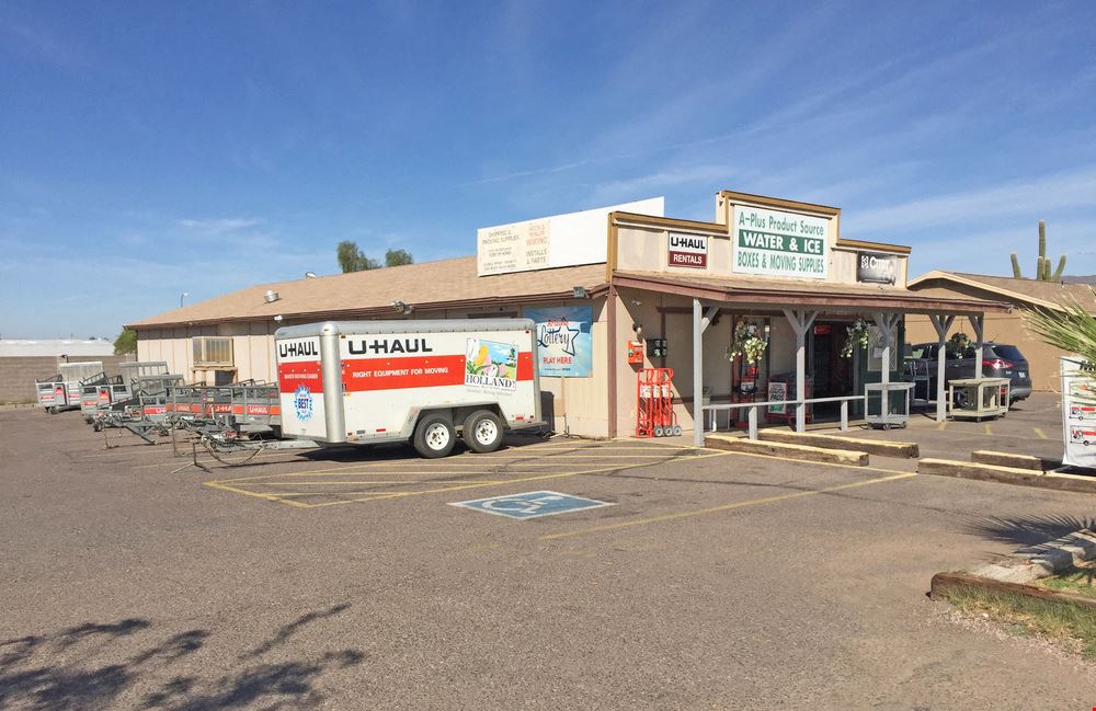 Retail property in Apache Junction, AZ