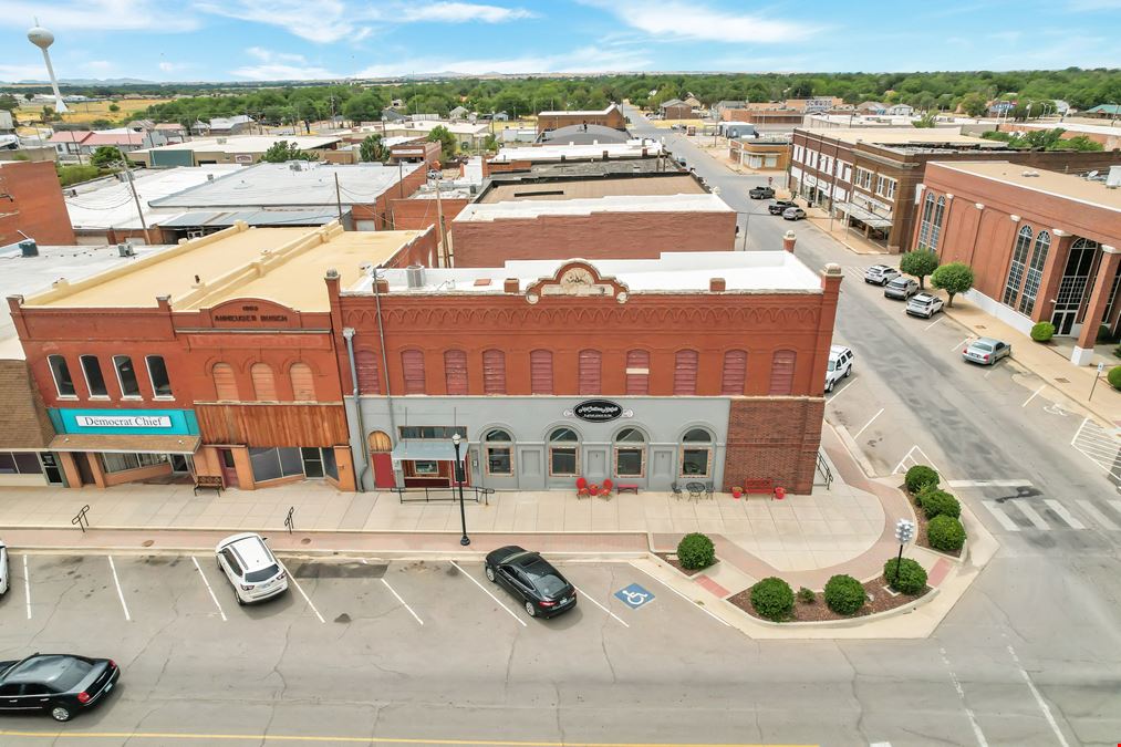 100 W 4th St