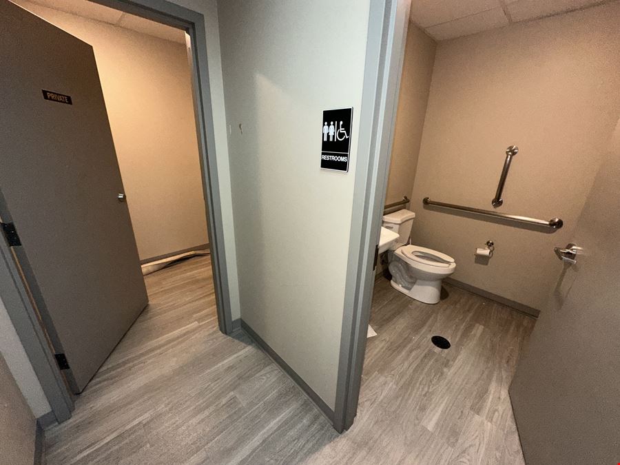 318 Park Central E - Suite 105