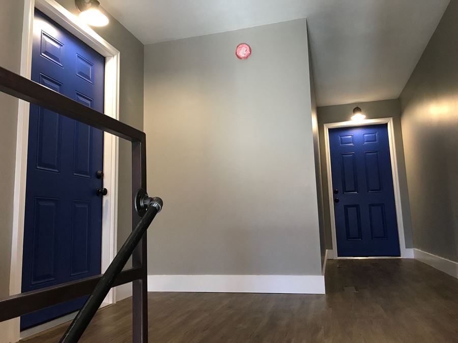 3 Lock St