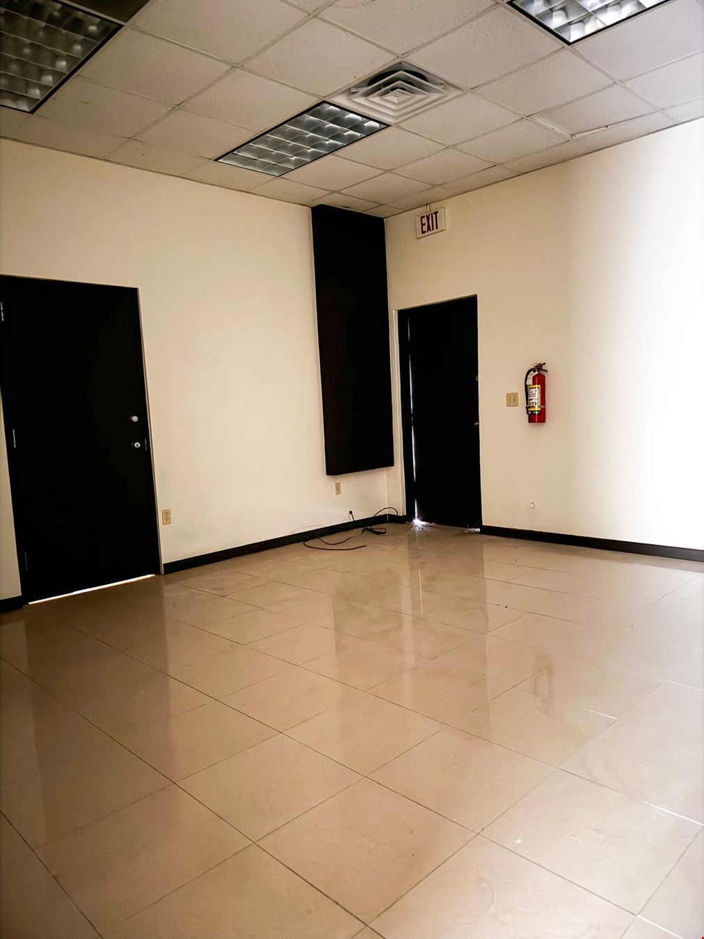 Galleria Plaza - 2101 N. Jackson Rd.