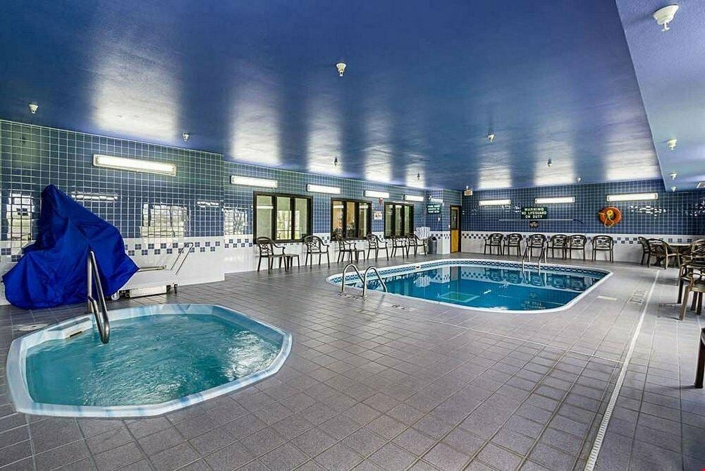 Econolodge by Choice Hotels (Combined with Super 8 by Wyndham in Luverne, MN)