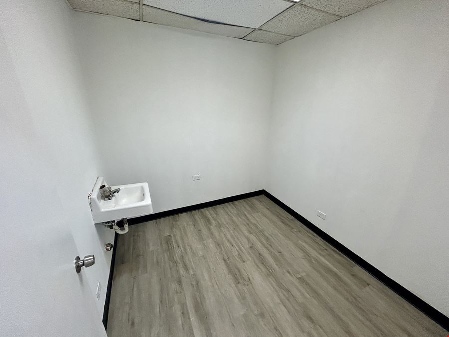 5030 W North - +/-1,300 SF Commercial Storefront For Lease