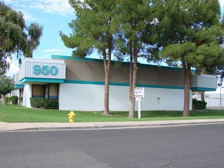 Preview of commercial space at 950 W Birchwood Ave