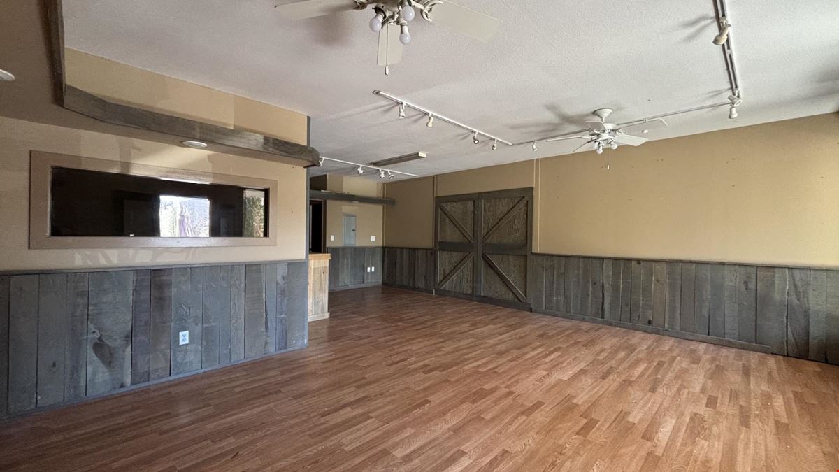 170 Glades Rd