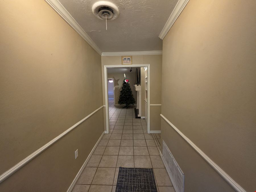 201 W Brookside