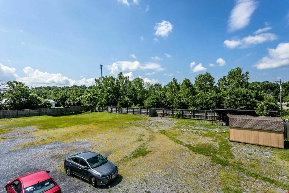 NICE OFFICE BUILDING ON 1.5 ACRE LOT