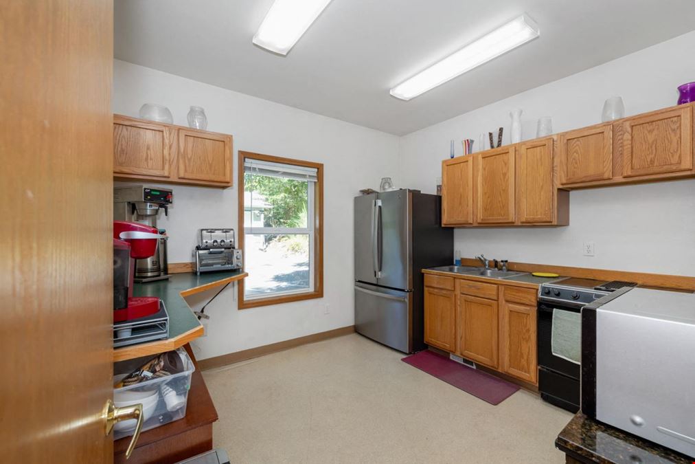 1550 Woodridge Dr SE