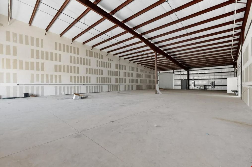 New Build Warehouse Suites Next to Airport & i-25