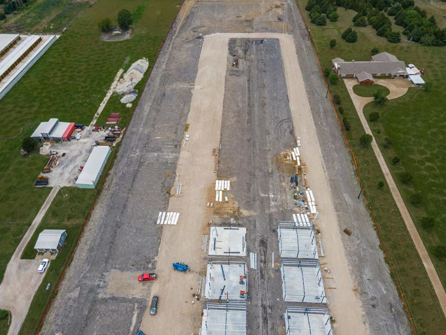 10446 CR 484 - 1600 SF warehouse suites