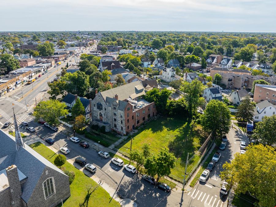 196-04—196-26 Woodhull Avenue
