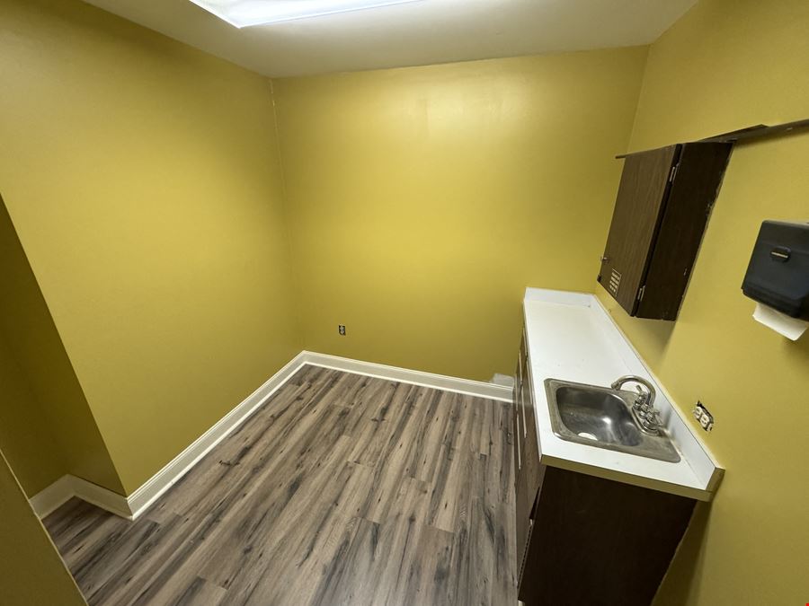224 W Main St # 100