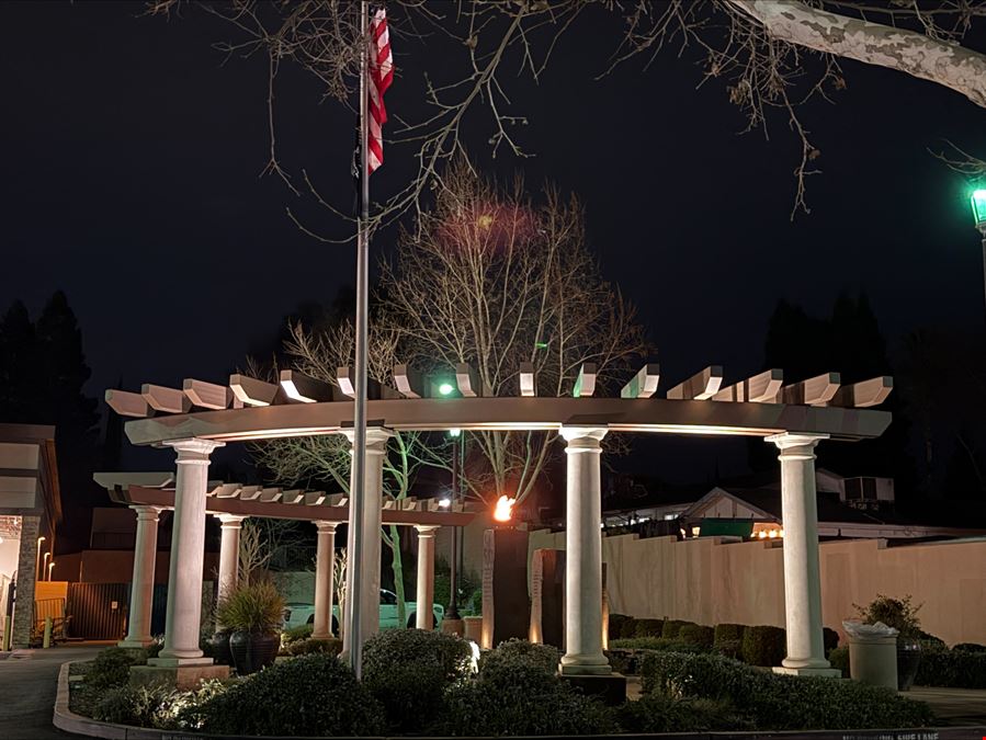 FAIR OAKS PROMENADE