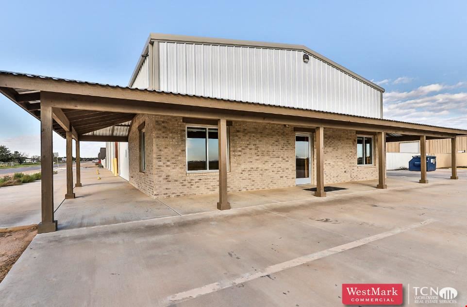 Spacious Office/Warehouse on 1-Acre Lot