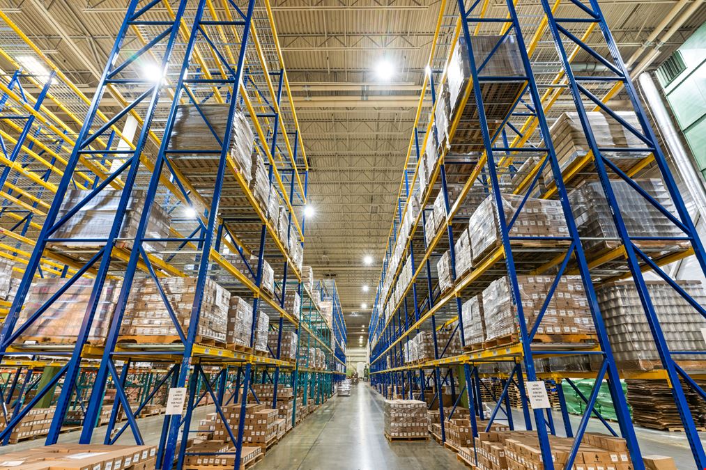 Large Scale, High-Bay Warehouse