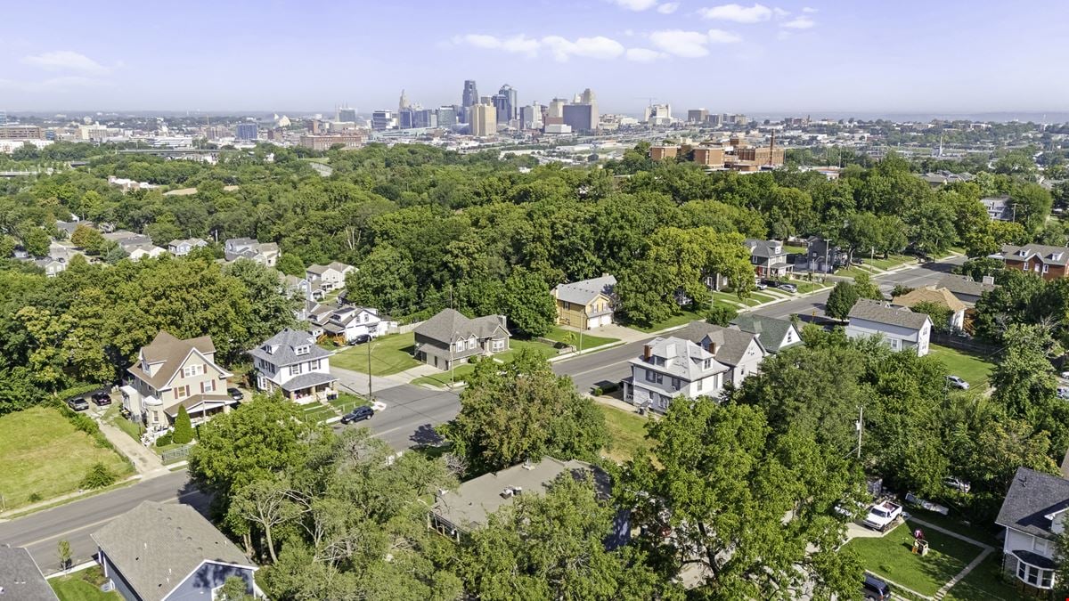 2207 E 24th Ter