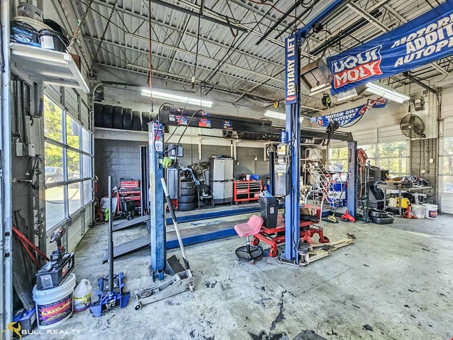 ±2,040 SF Retail / Auto Service Shop