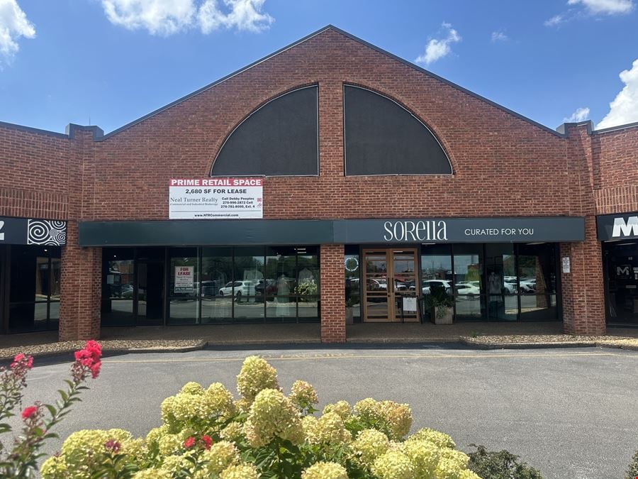 Thoroughbred Square Shopping Center