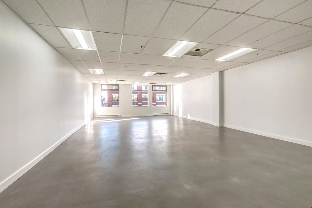 6833 Avenue de l'Épée