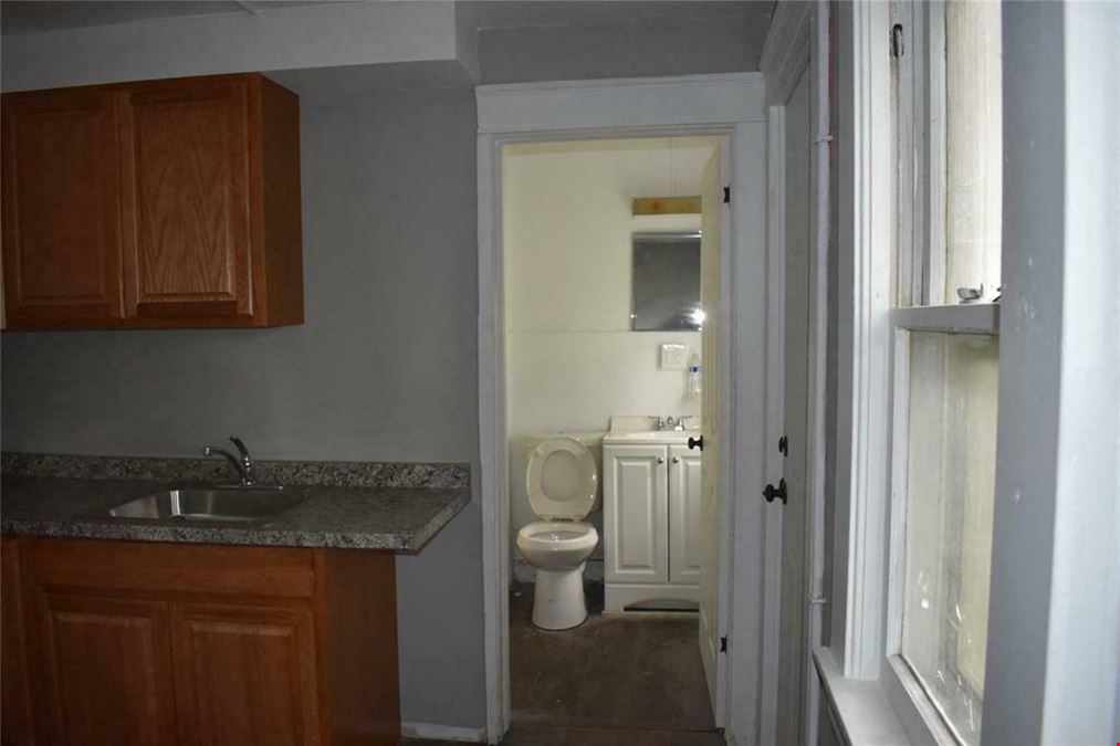 410 1/2 Jackson Avenue