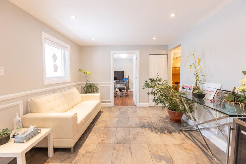 1443 Woodroffe Avenue