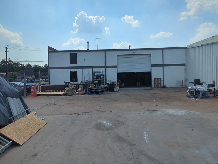 South Houston Warehouses: 10,410 sq ft / 28,400 sq ft Lot