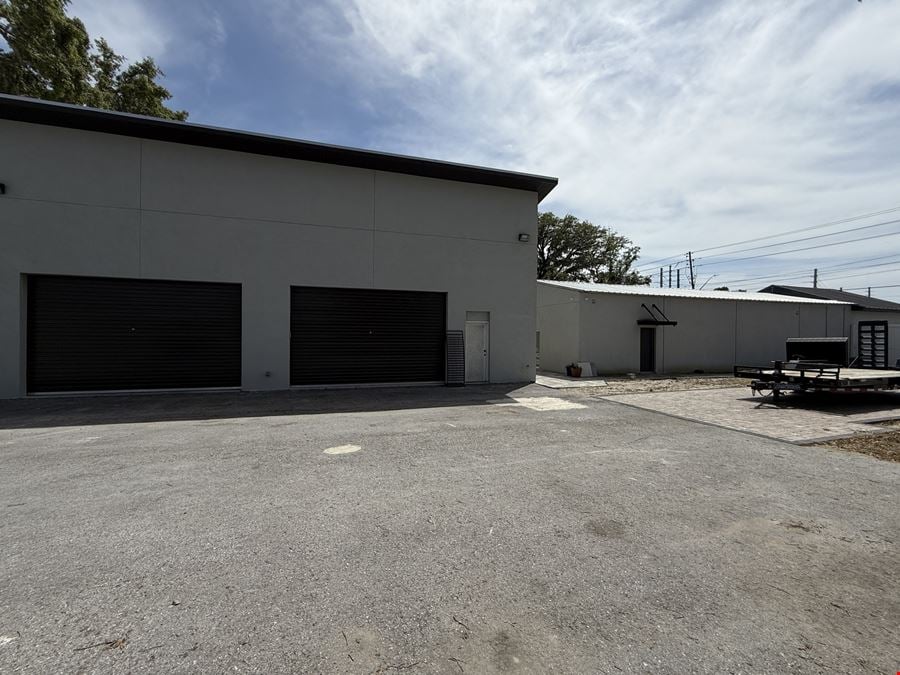 RARE 1.24 AC High-End Showroom/Offices/Warehouse- Hwy 41