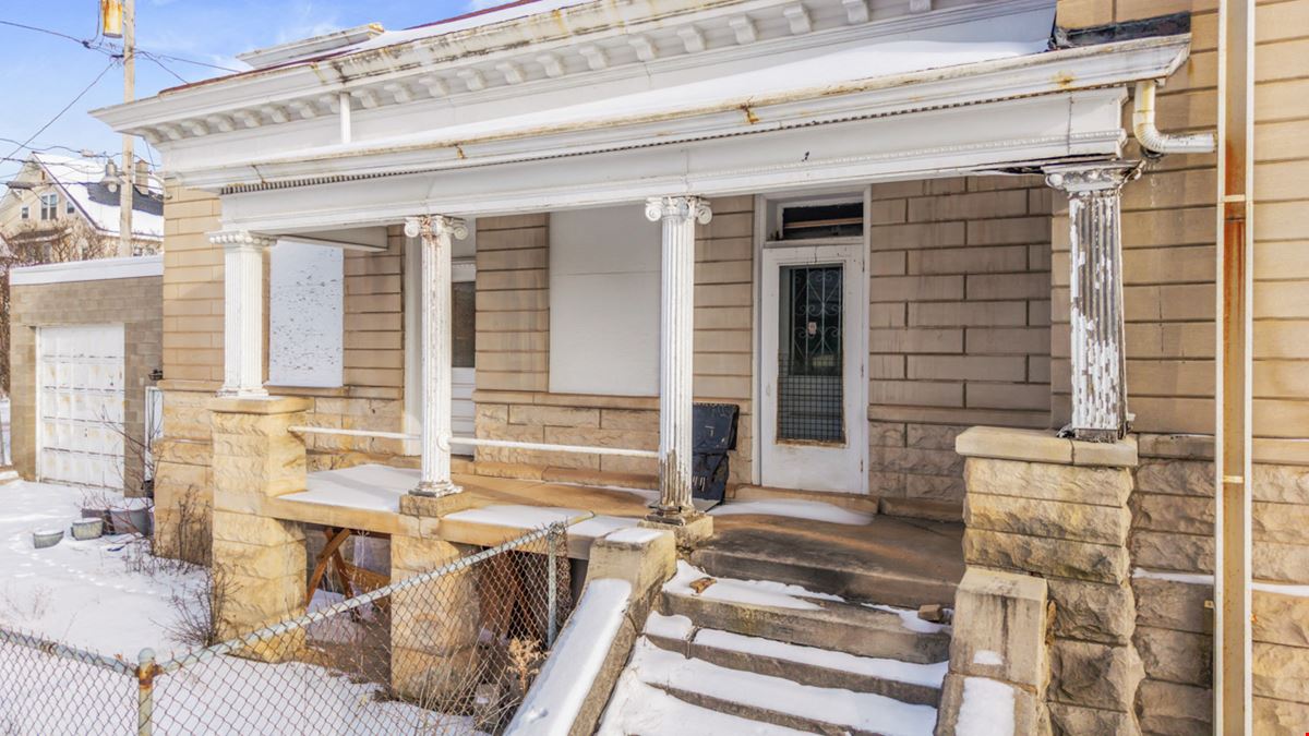 300 E. Ludington St.