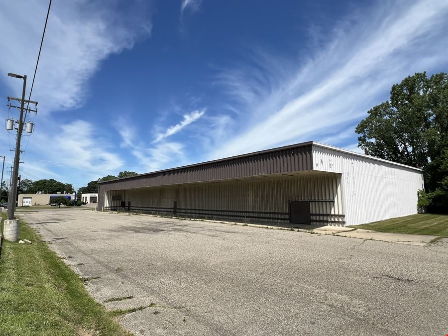 Single Tenant Light Industrial/Retail Building