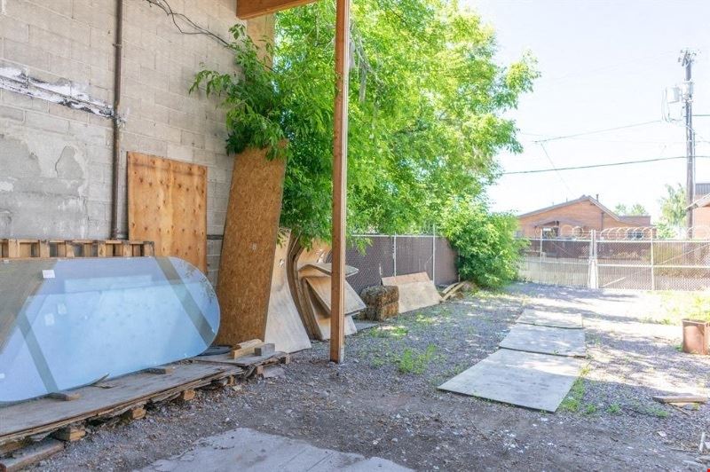 32 1st Ave West