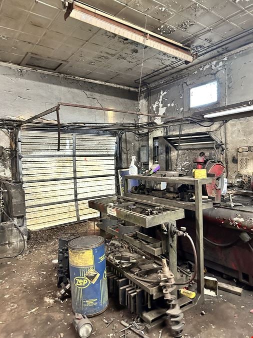 202 N Main St Warrior Al Former Automotive Shop
