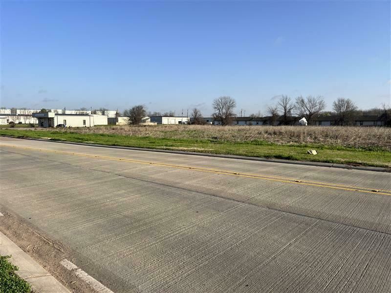 Forum Dr. Land For Sale near Amazon Warehouse & I-220/49