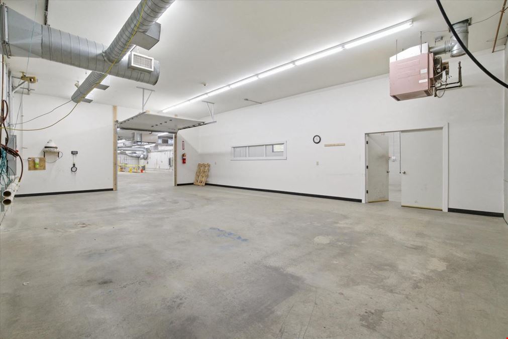 ±24,568 SF Industrial/Flex Building Near MA Border